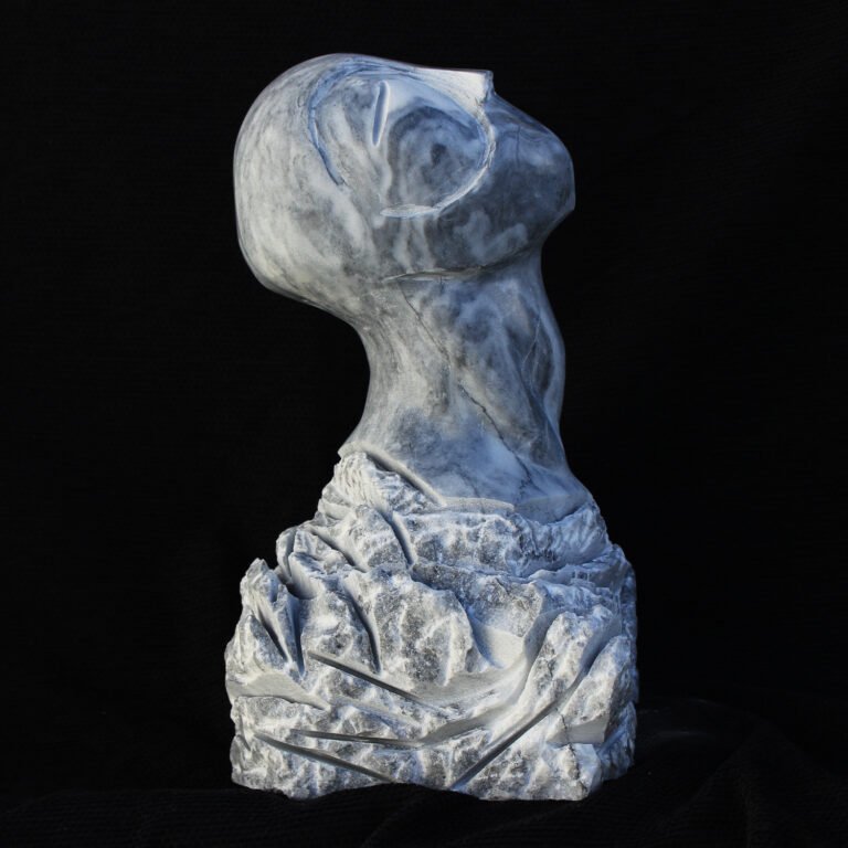 Emoción Muda Iv, escultura en mármol gris rubiña de David Gómez