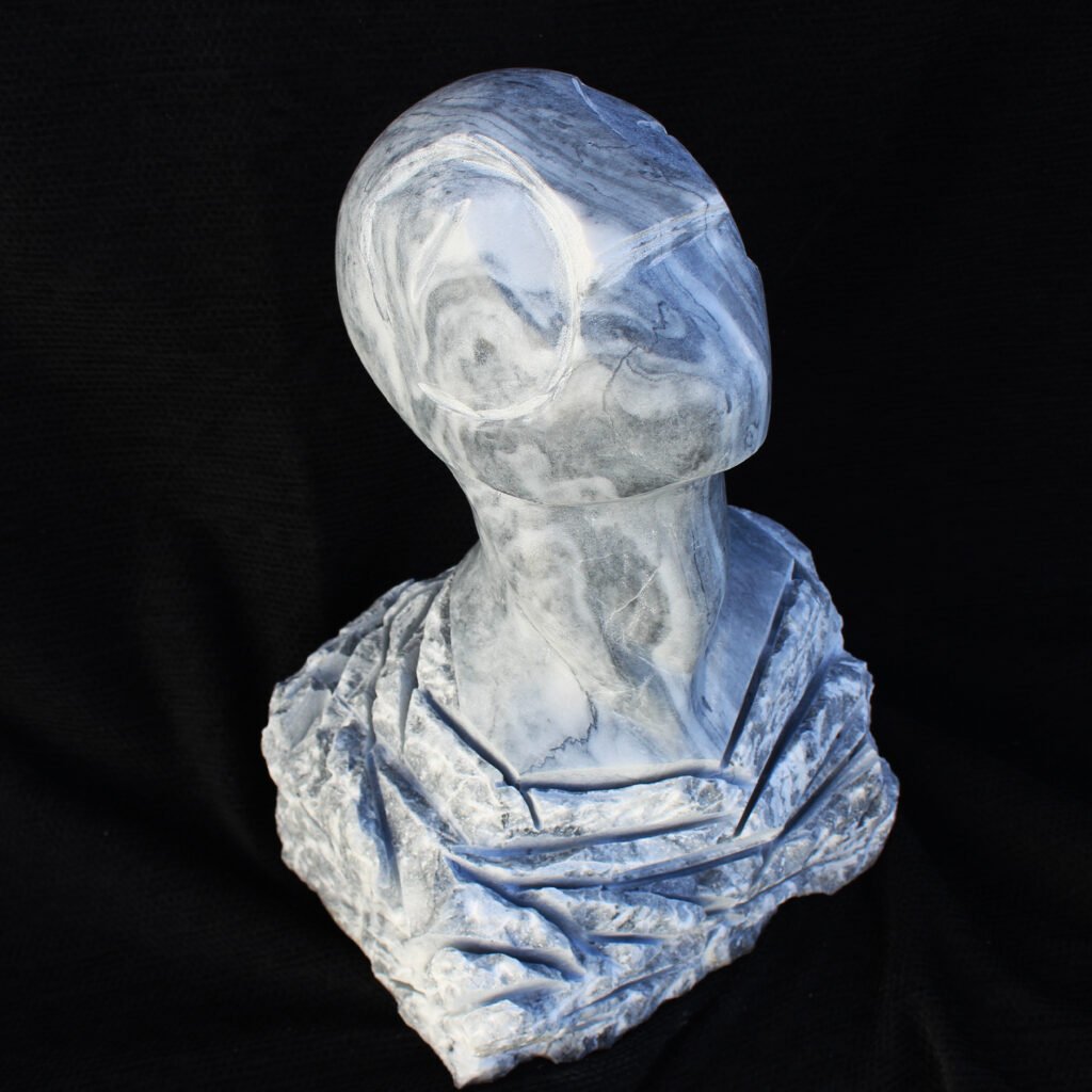 Emoción Muda Iv, escultura en mármol gris rubiña de David Gómez (vista 5)