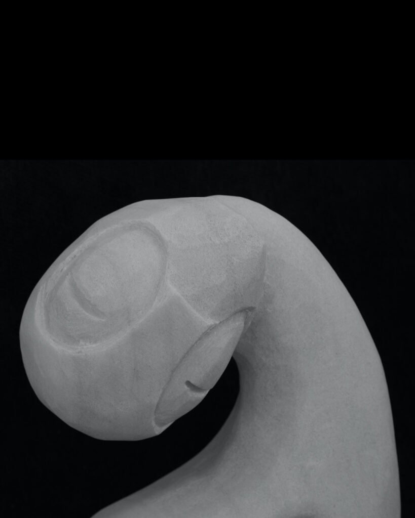 Emoción Muda V, escultura en mármol de macael de David Gómez (vista 2)