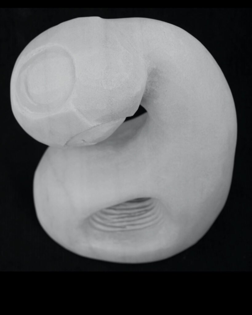 Emoción Muda V, escultura en mármol de macael de David Gómez (vista 5)