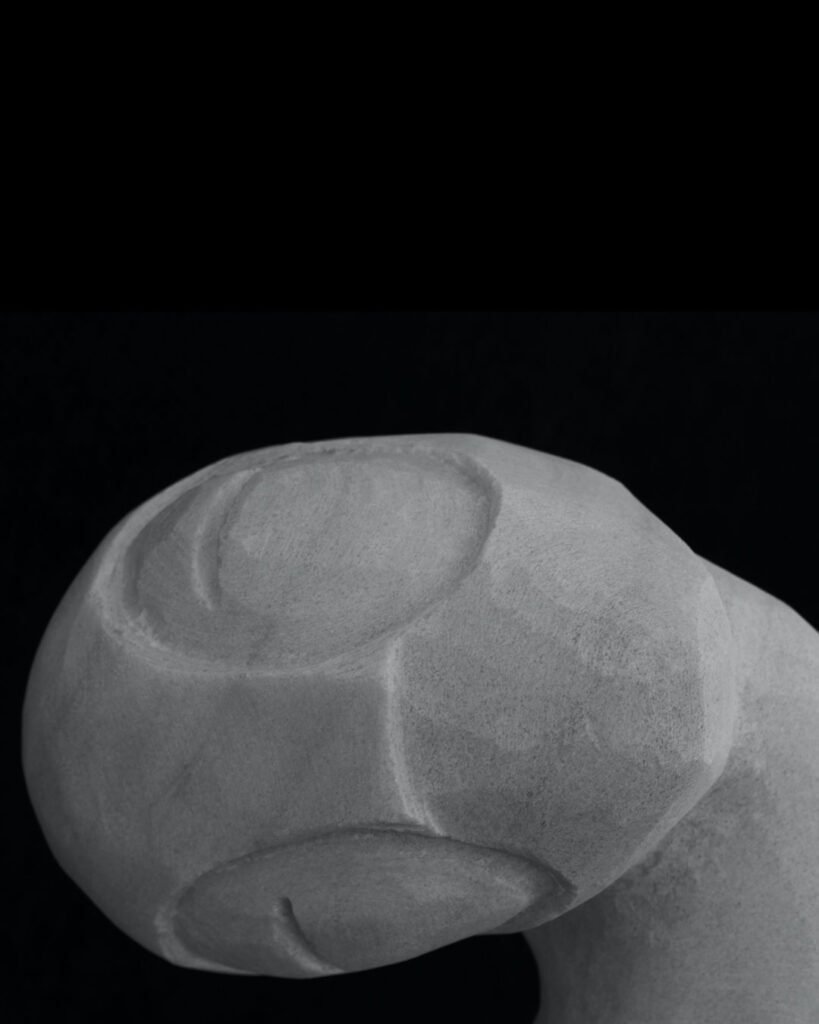 Emoción Muda V, escultura en mármol de macael de David Gómez (vista 6)