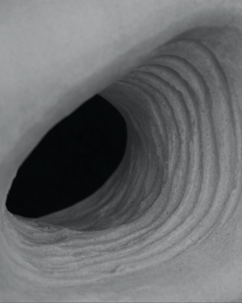 Emoción Muda V, escultura en mármol de macael de David Gómez (vista 7)