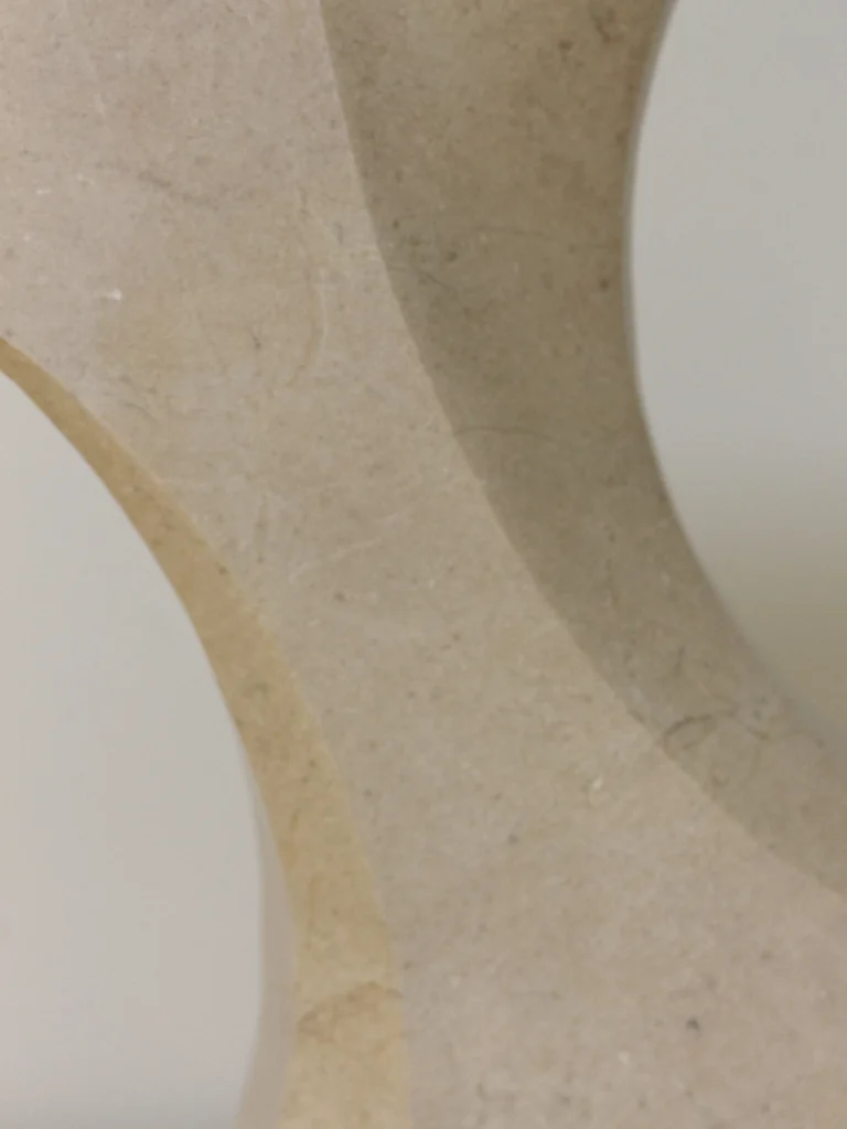 Arquitectura Del Vacío N.1, escultura en mármol crema marfil de David Gómez (vista 8)