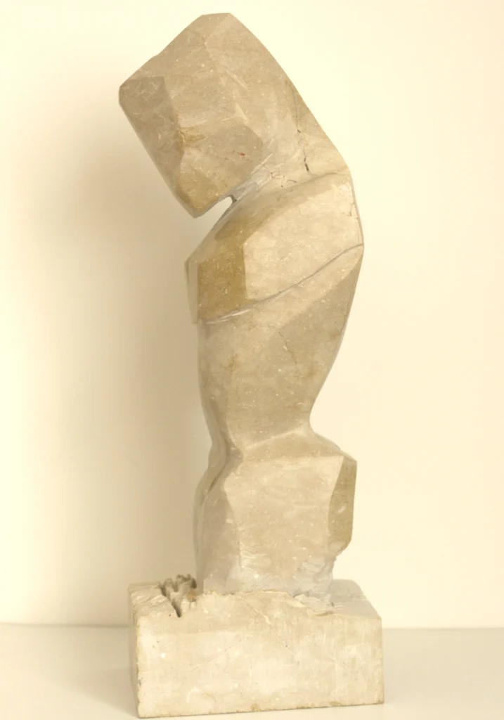 Heracles, escultura en mármol Crema Marfil de David Gómez