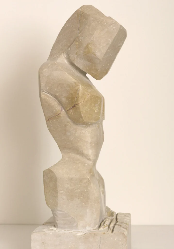Heracles, escultura en mármol Crema Marfil de David Gómez