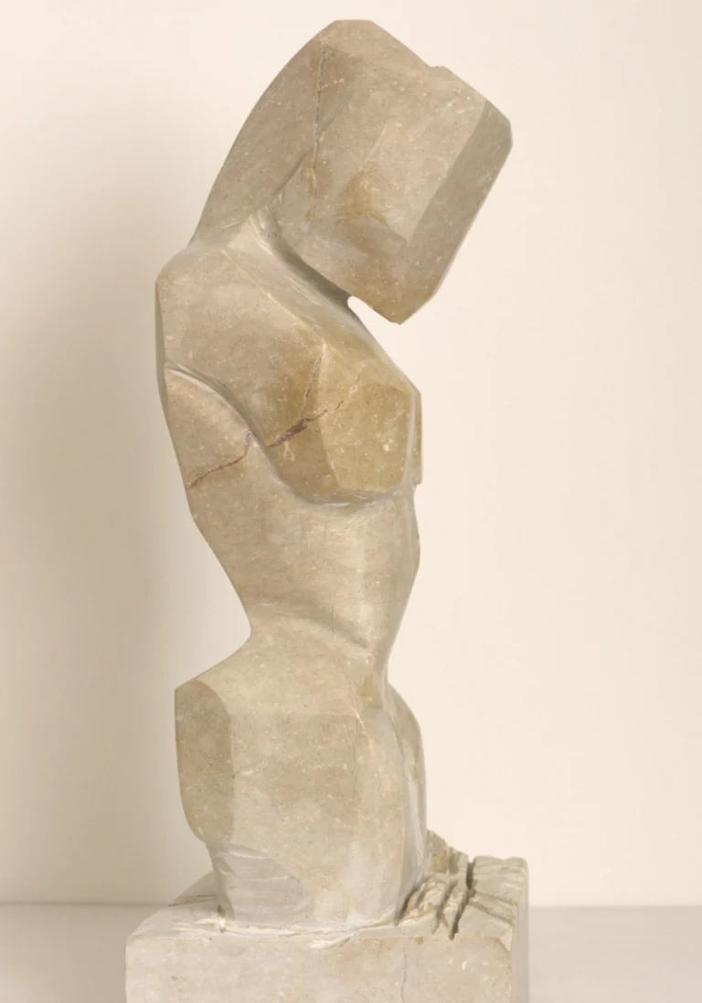 Heracles, escultura en mármol Crema Marfil de David Gómez