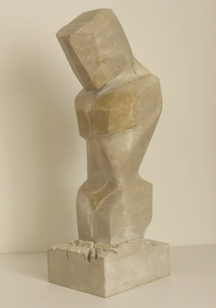 Heracles, escultura en mármol Crema Marfil de David Gómez