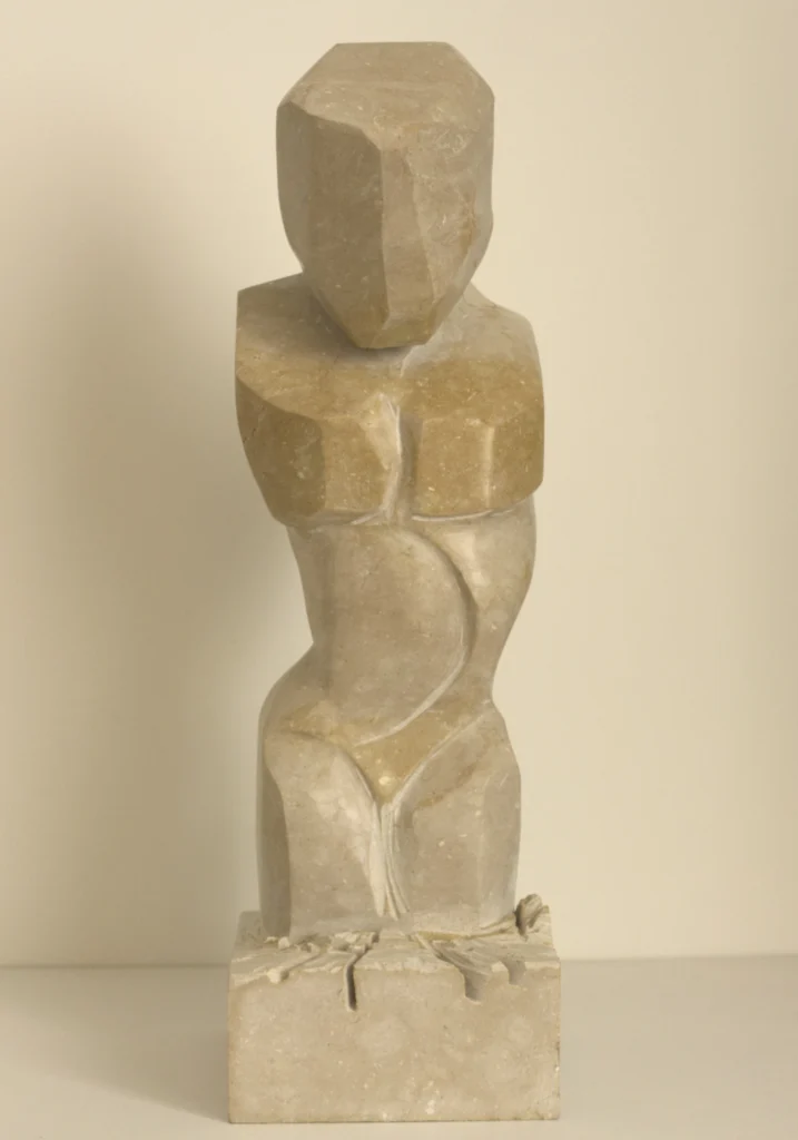 Heracles, escultura en mármol Crema Marfil de David Gómez