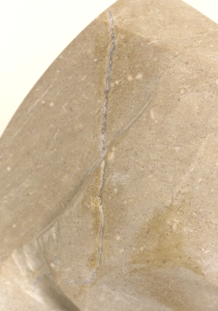 Heracles, escultura en mármol Crema Marfil de David Gómez