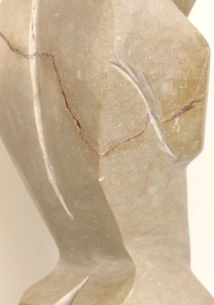 Heracles, escultura en mármol Crema Marfil de David Gómez