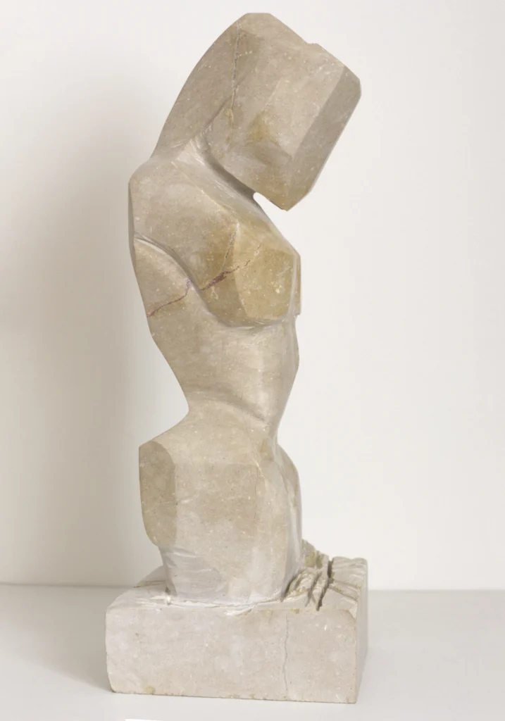 Heracles, escultura en mármol Crema Marfil de David Gómez
