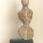 Atenea, escultura en mármol Rosa Zarci de David Gómez