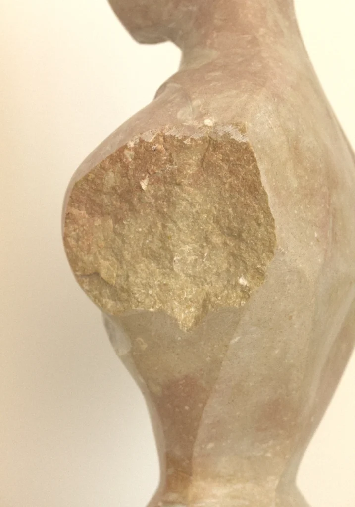 Atenea, escultura en mármol Rosa Zarci de David Gómez