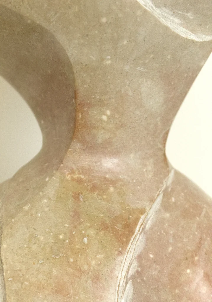 Atenea, escultura en mármol Rosa Zarci de David Gómez